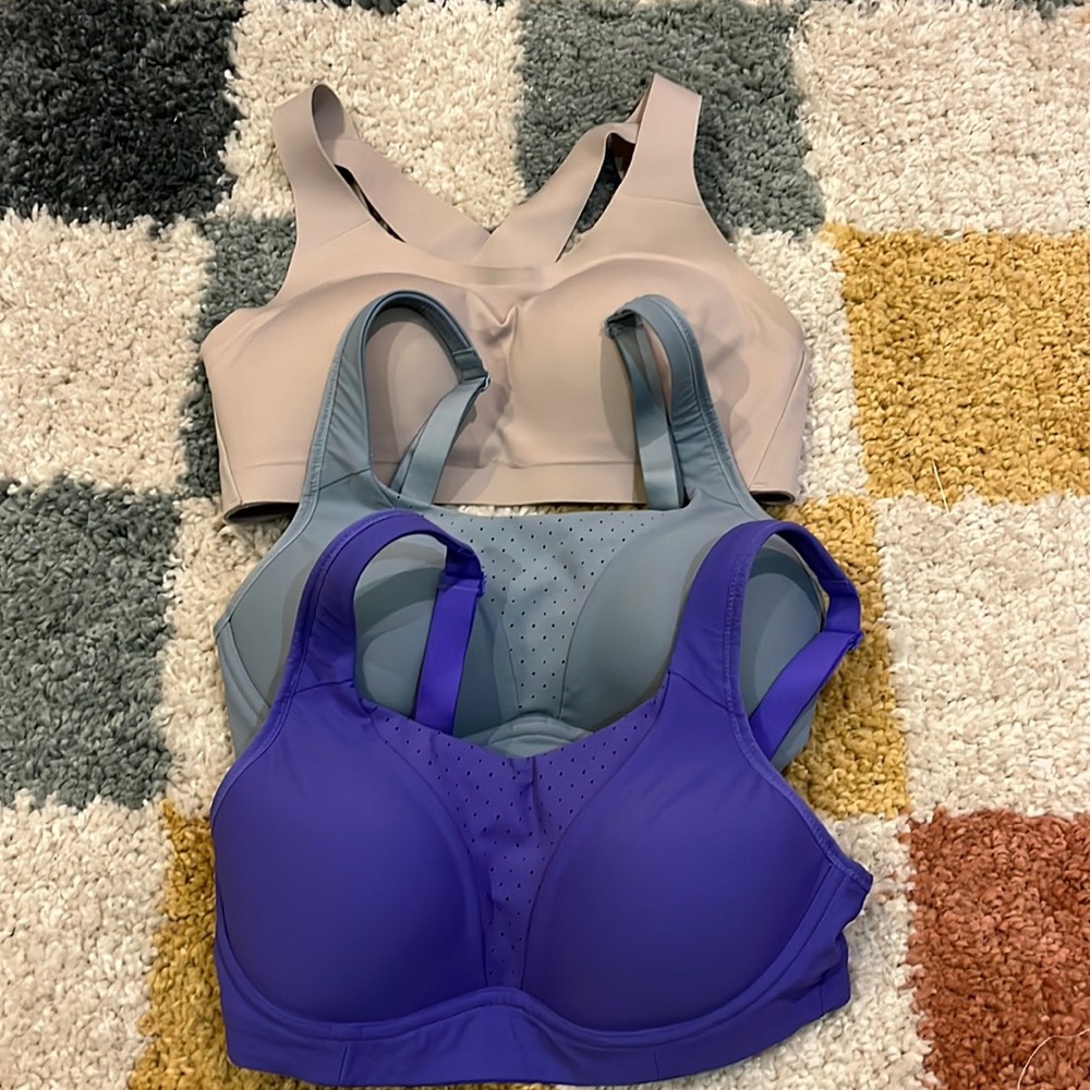 Lululemon sports bras